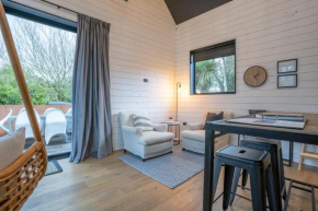 Eco Black Hut